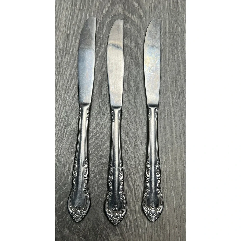 Oneida Stainless Steel Dinner Knives Set of 3 Floral Scroll Pattern 8.5 Inch
